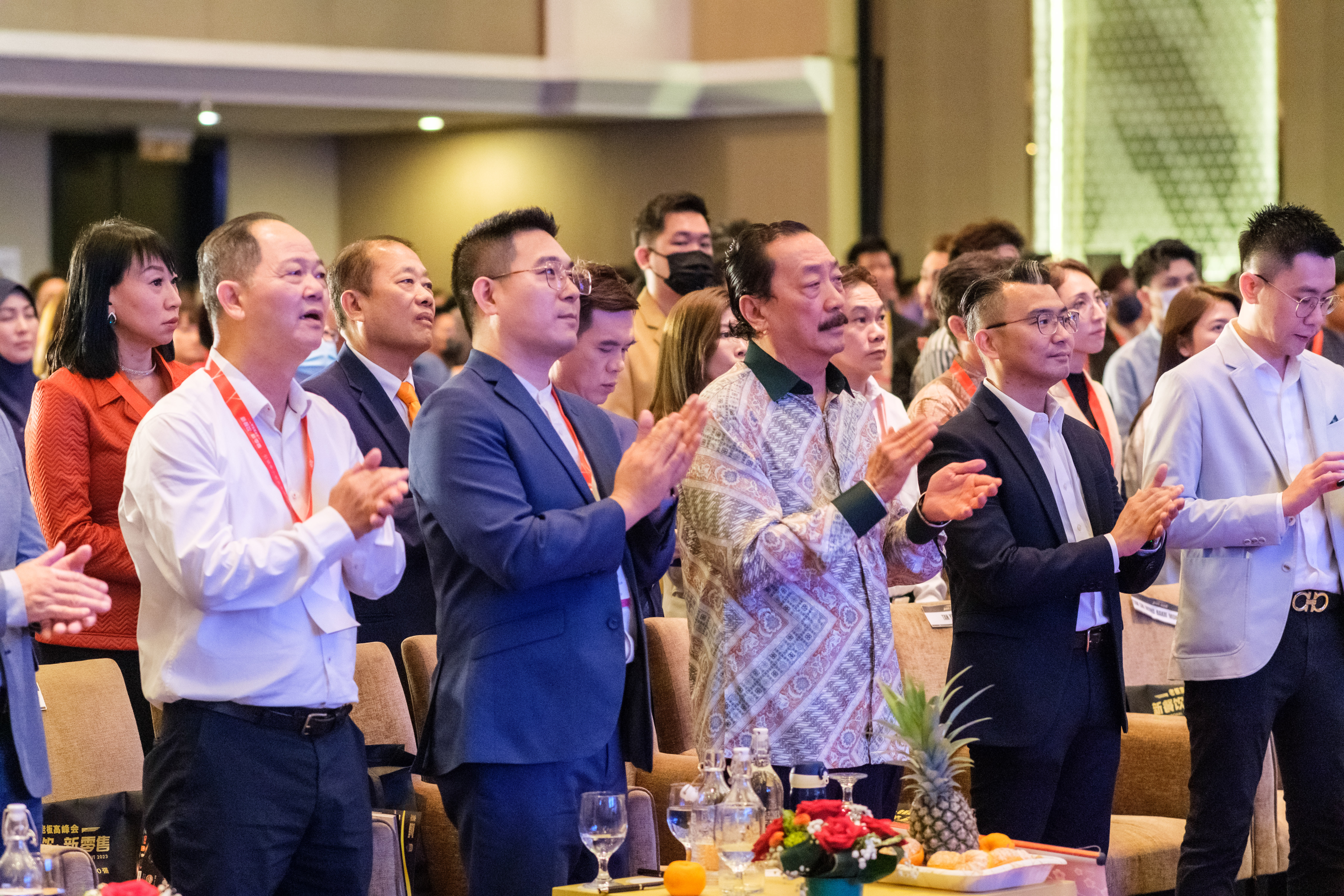 餐饮经营者与行业领袖共同参与大会